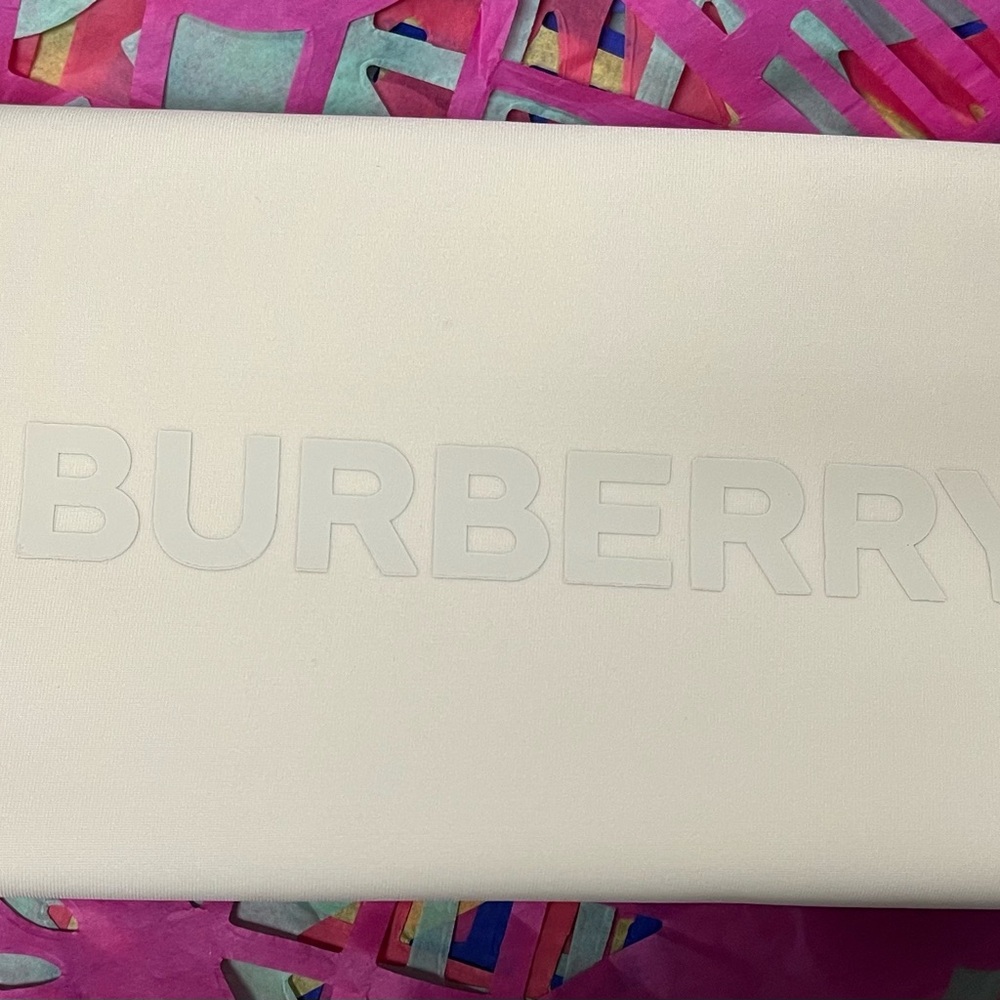 Burberry Logo Clutch Toiletry/Cosmetic Case